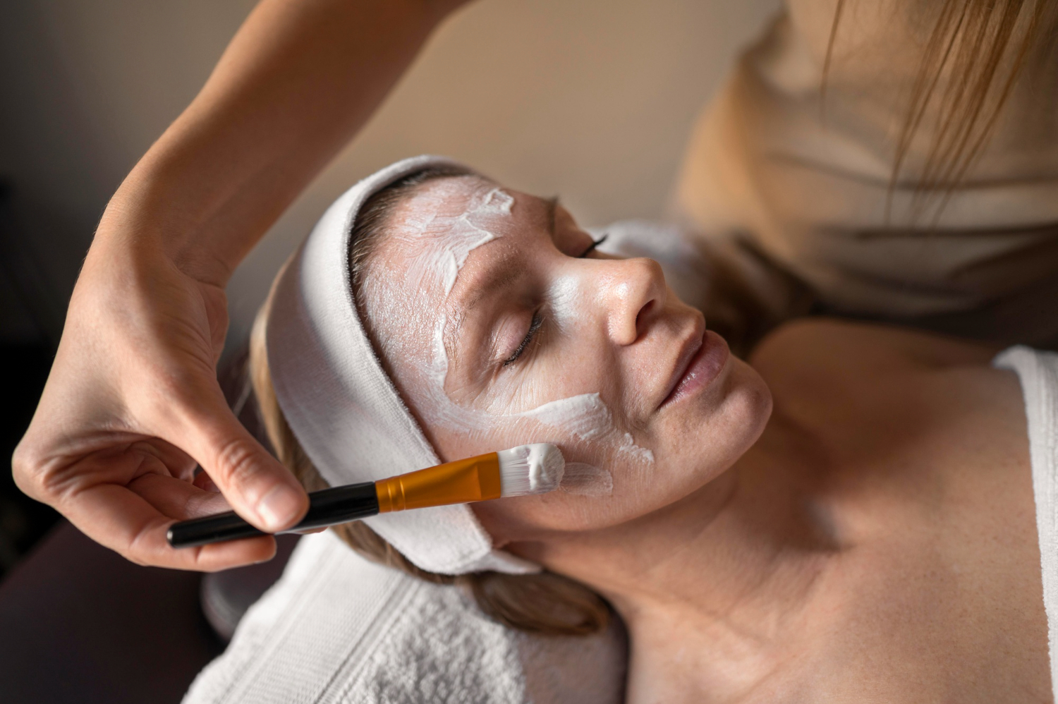 Tratamiento facial con vitaminas: revitaliza la piel y recupera su luminosidad
