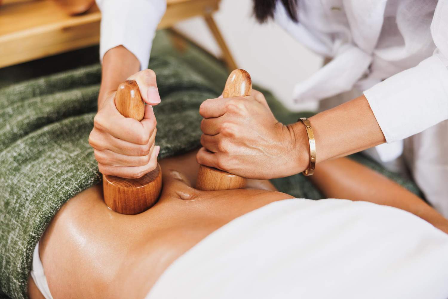 Maderoterapia corporal: qué es, beneficios y resultados reales